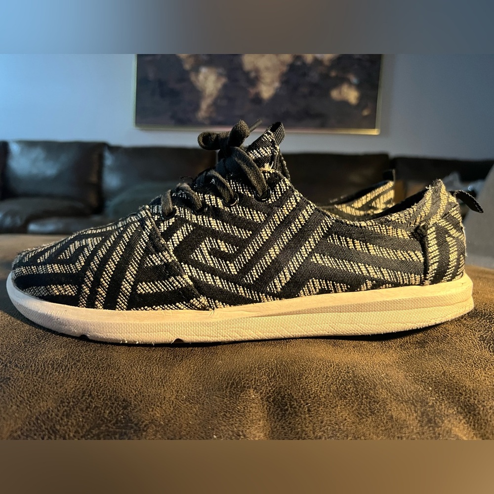 Toms Black and Gray Patterned Men's Sneakers
